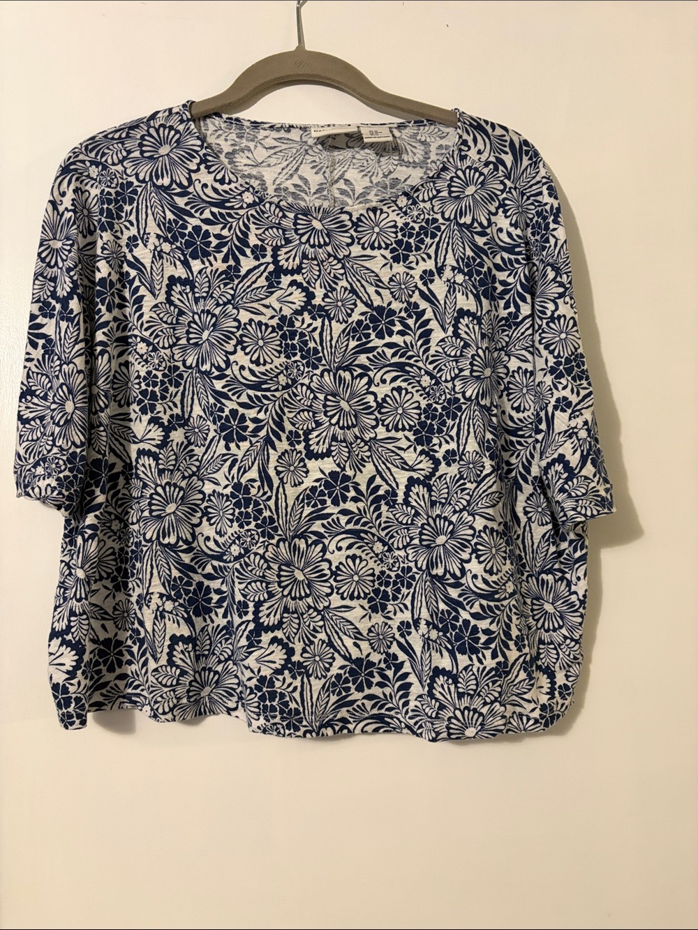 Rachel Zoe Blue and White Floral Scoop Neck Short Sleeve Top